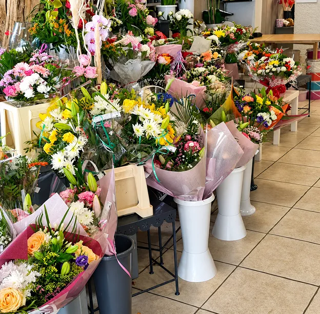 fleurs en vente dans la boutique de fleurs Les Fleurs de Roxane à Ouzouer sur Loire (45)
